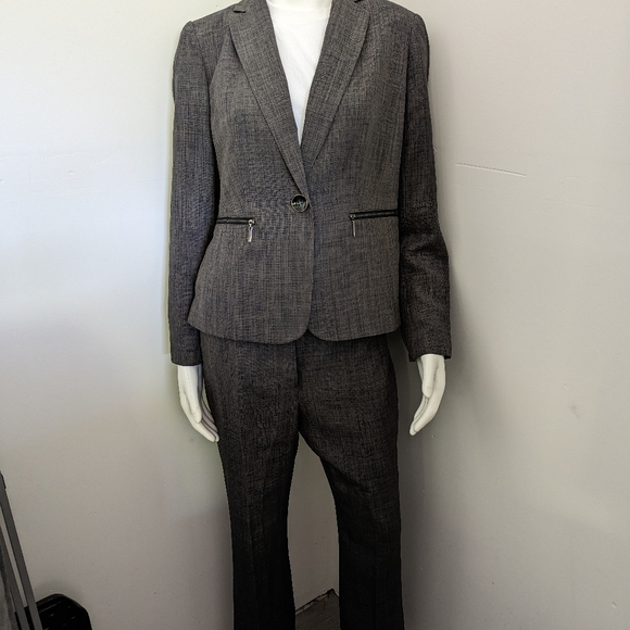 Woman's 2 piece suit - Picture 2 of 6